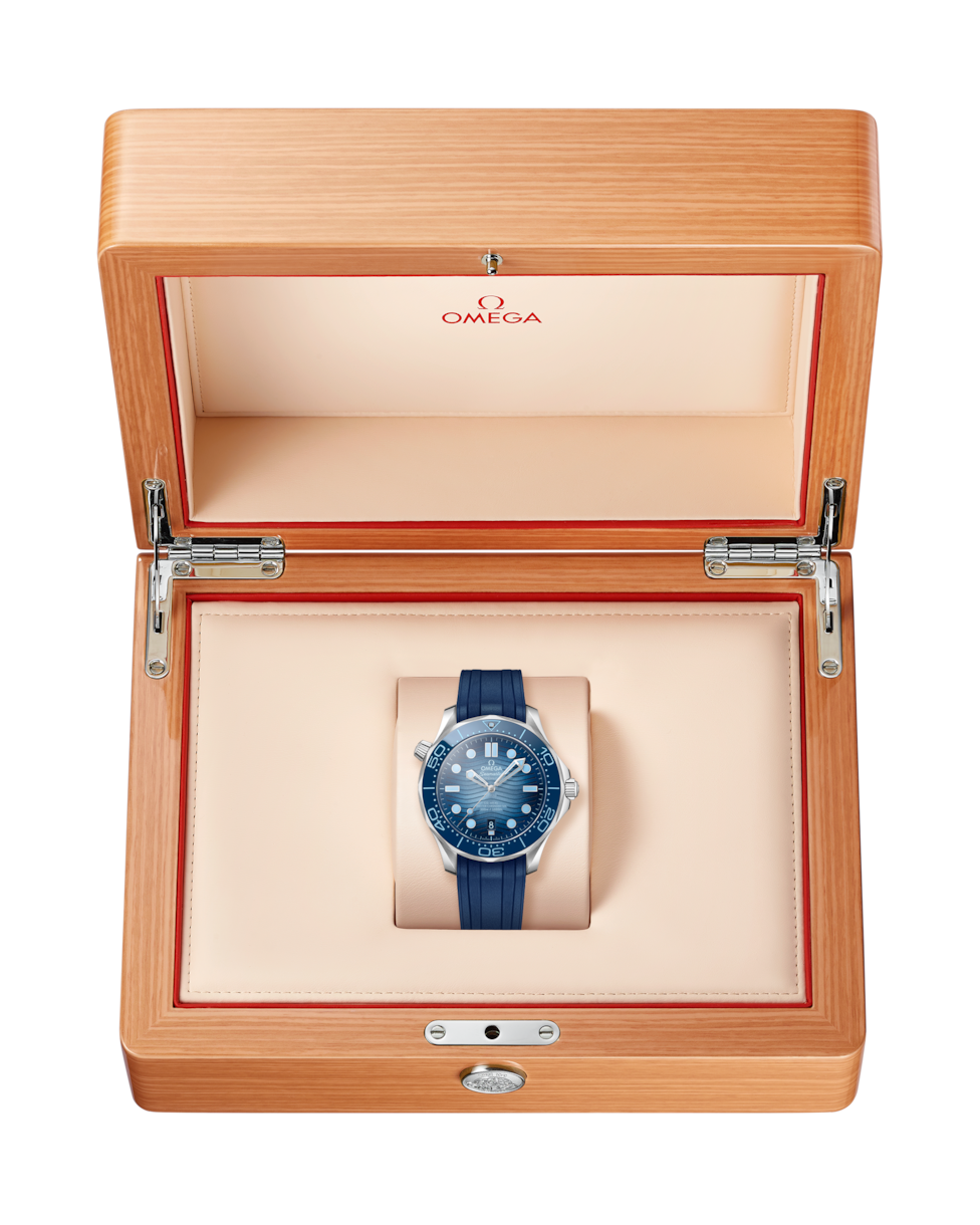 Omega Seamaster Diver 300M Summer Blue 210.32.42.20.03.002 box