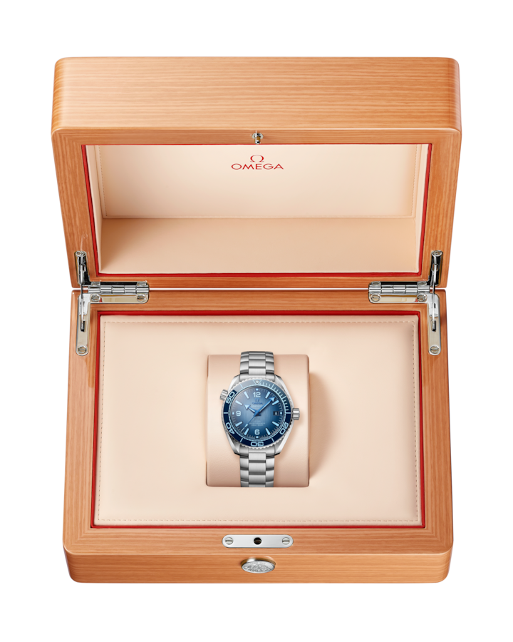 Omega Seamaster Planet Ocean 600m Summer Blue 39.5mm watch box