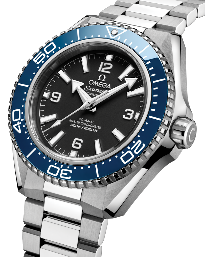 Angle View: Omega Seamaster Planet Ocean 600M Steel 217.30.42.21.01.002