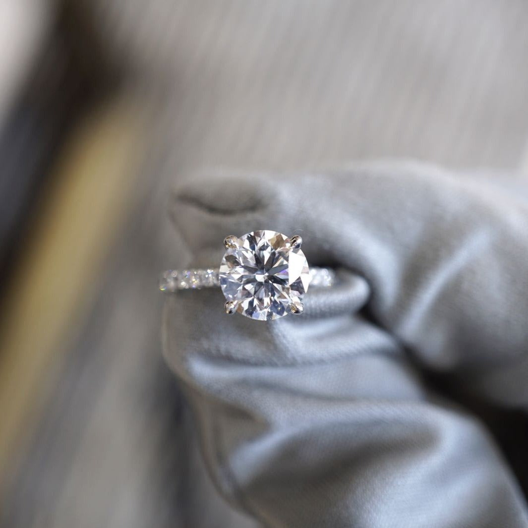 Round Diamond Engagement Ring