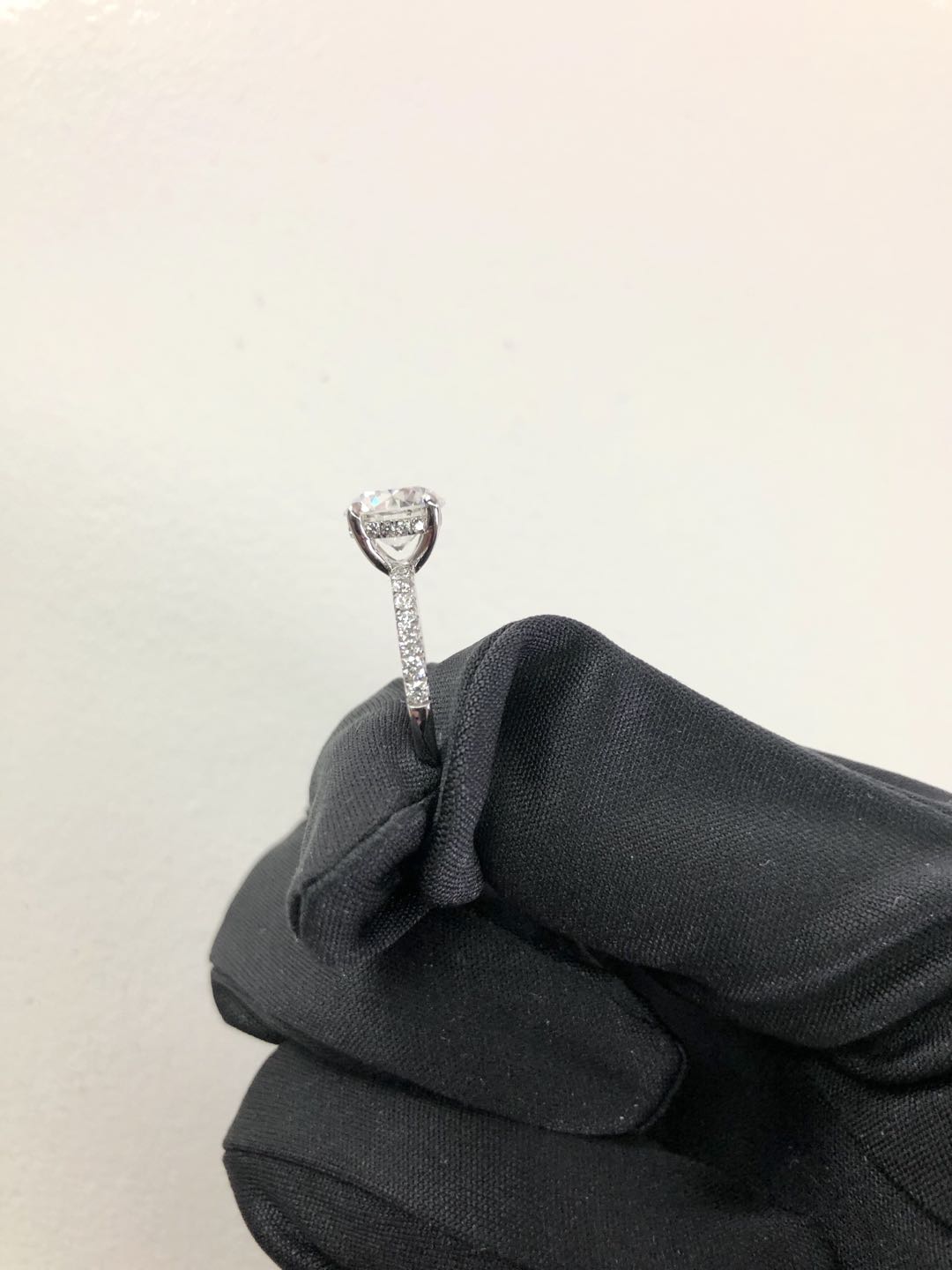 Round Diamond Engagement Ring