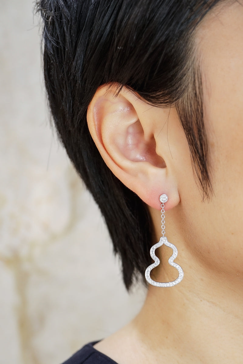 Qeelin Wulu earring in 18K white gold with diamonds (Sold per piece)