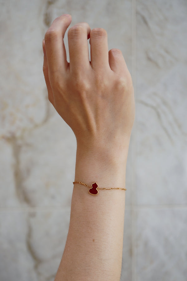 Qeelin Wulu bracelet in 18K rose gold with red agate