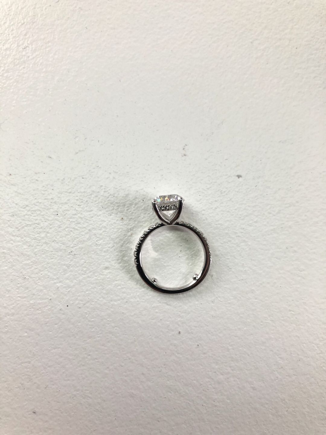 Round Diamond Engagement Ring