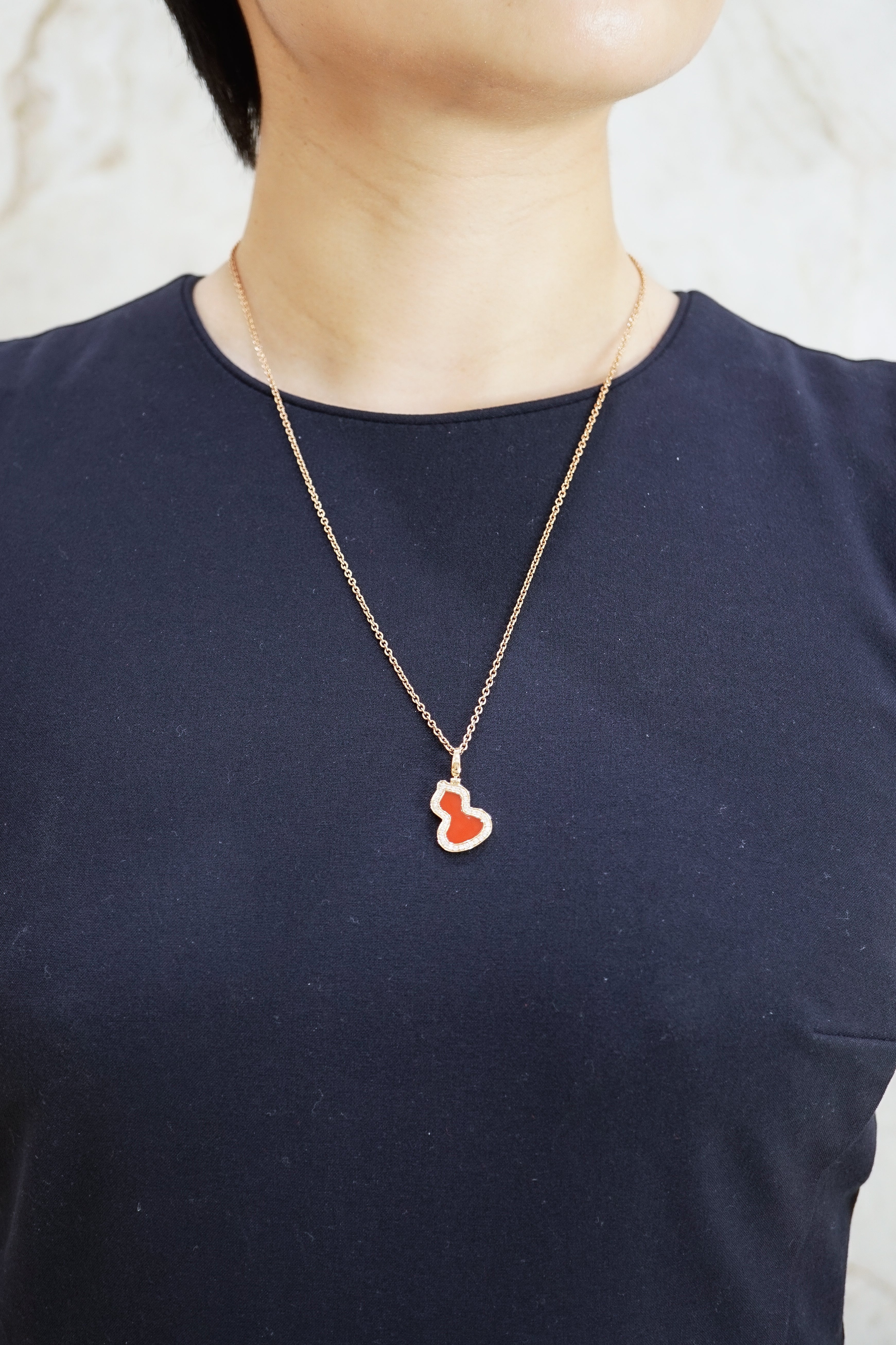 Qeelin Wulu Medium Red Agate and Diamonds Pendant WUP30ABRGRA