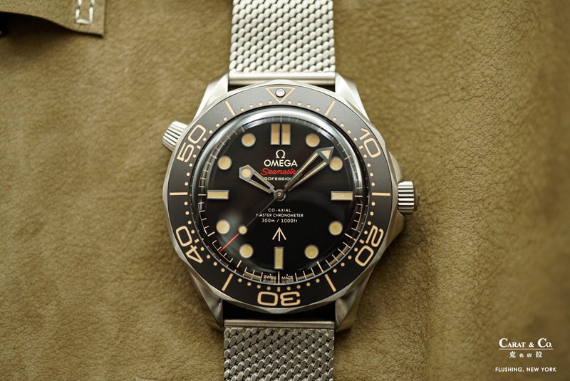 Omega Seamaster Diver 300M Master Chronometer 007 Edition No time to Die 42mm Titanium 21090422001001 Flat lay